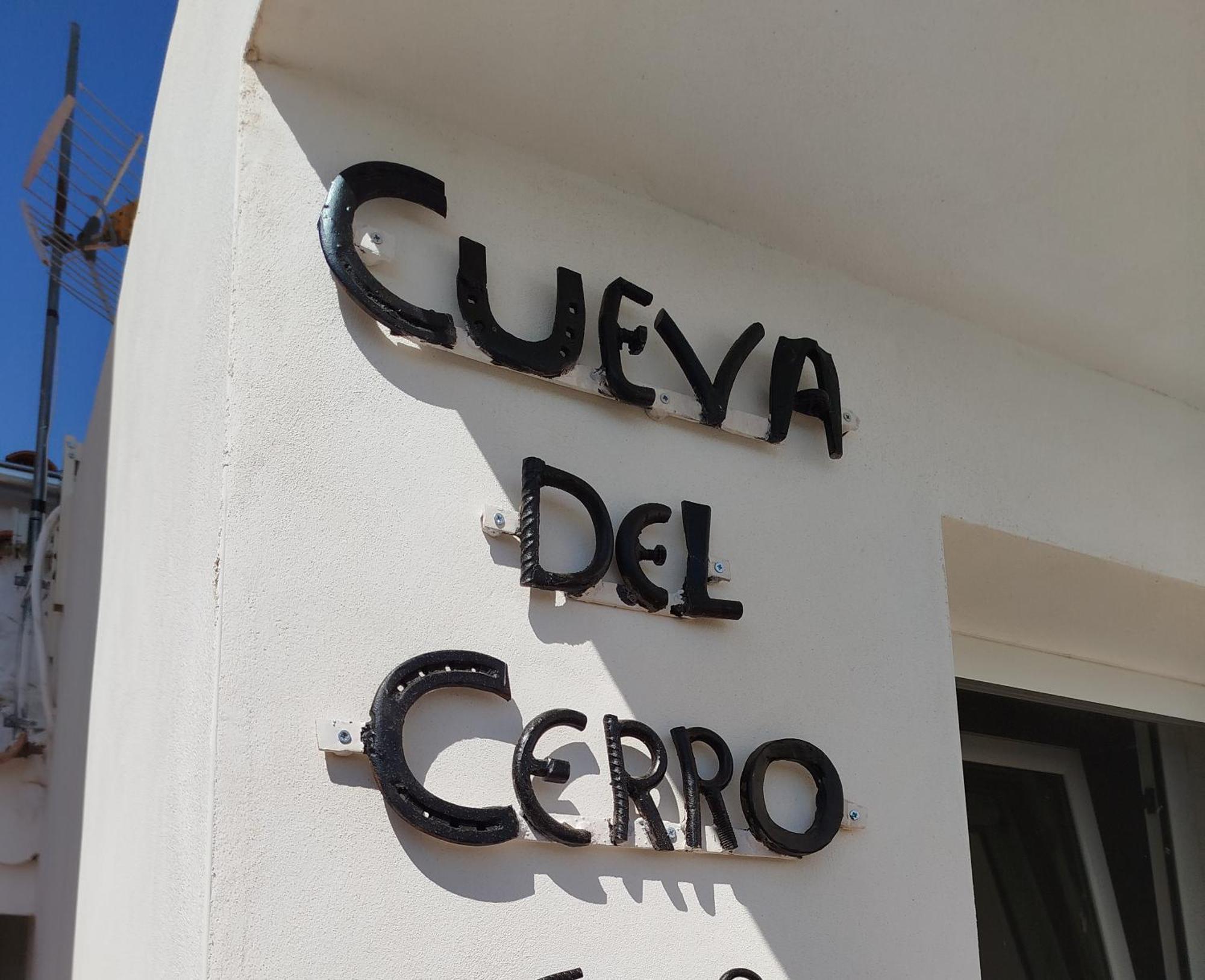 Alojamiento Rural Cueva Del Cerro Casas del Cerro Luaran gambar